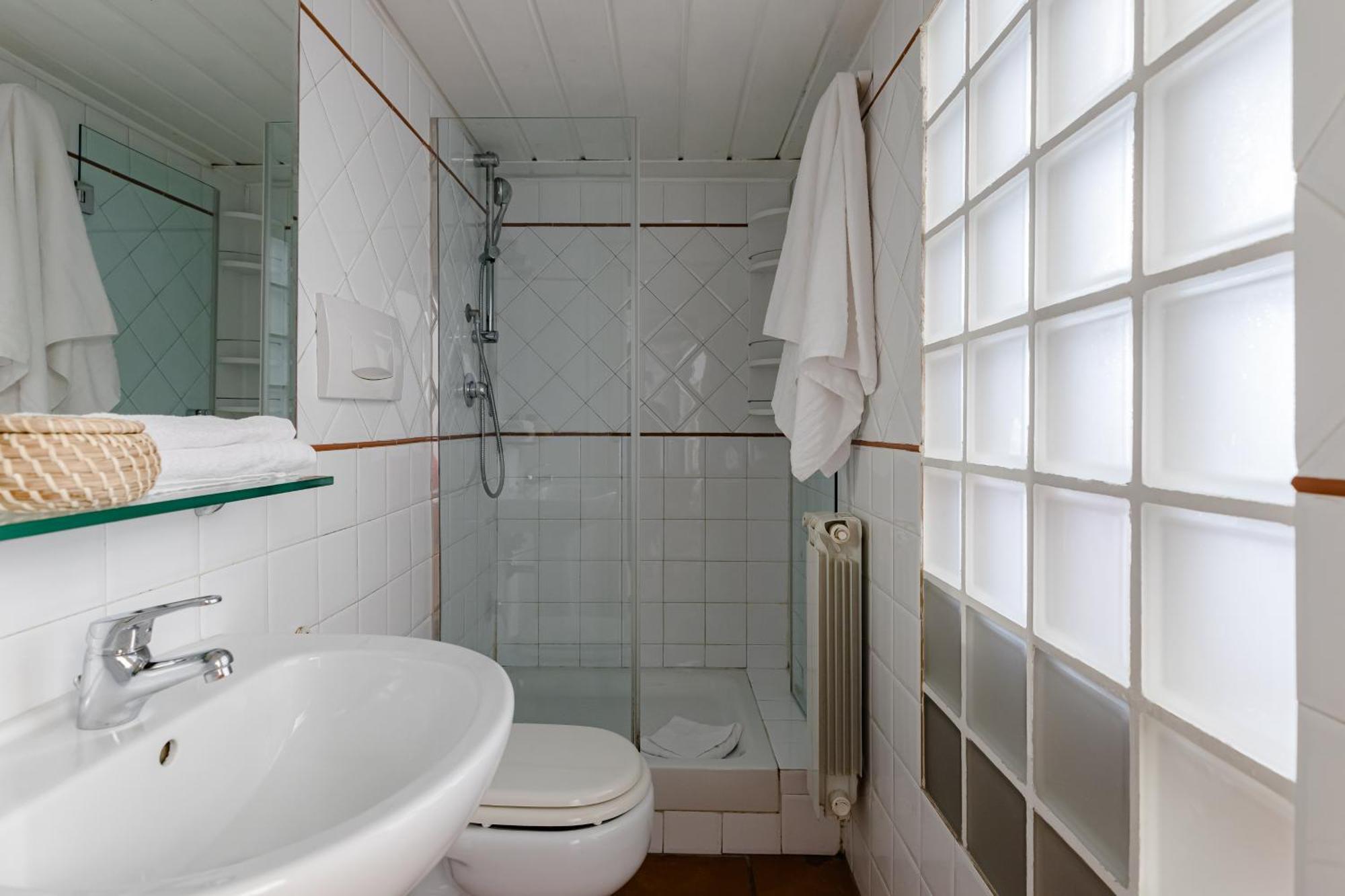 Trevi Fountain - Modern In 17th-century Palazzo Appartement